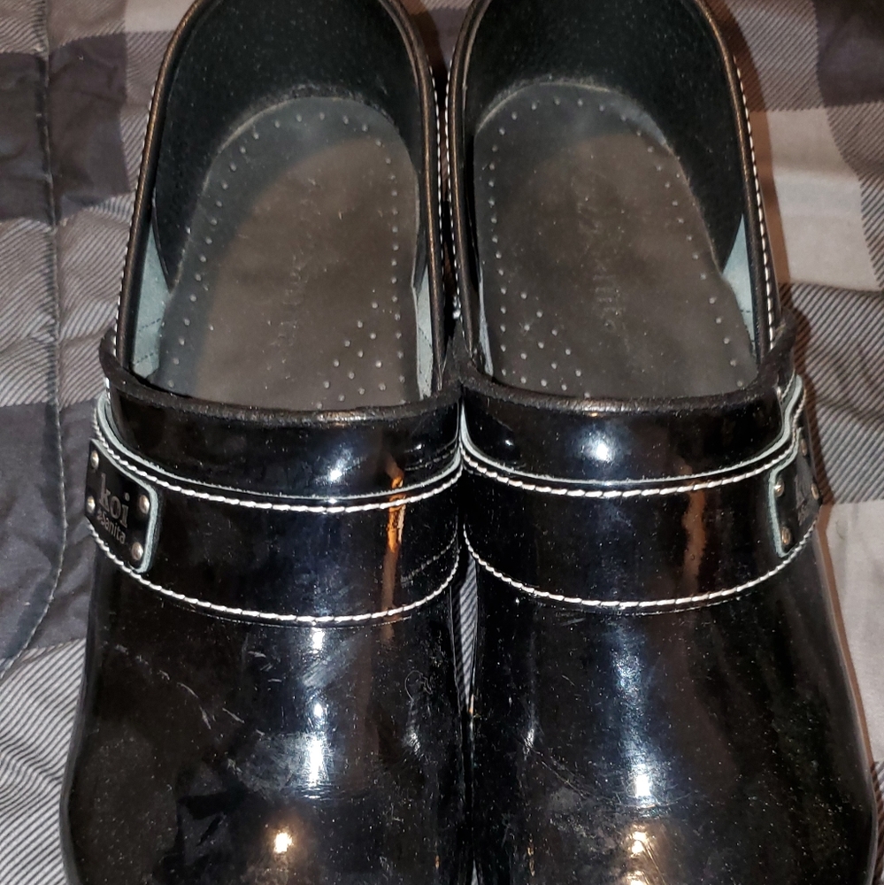 Shoes - Picture 4 of 4